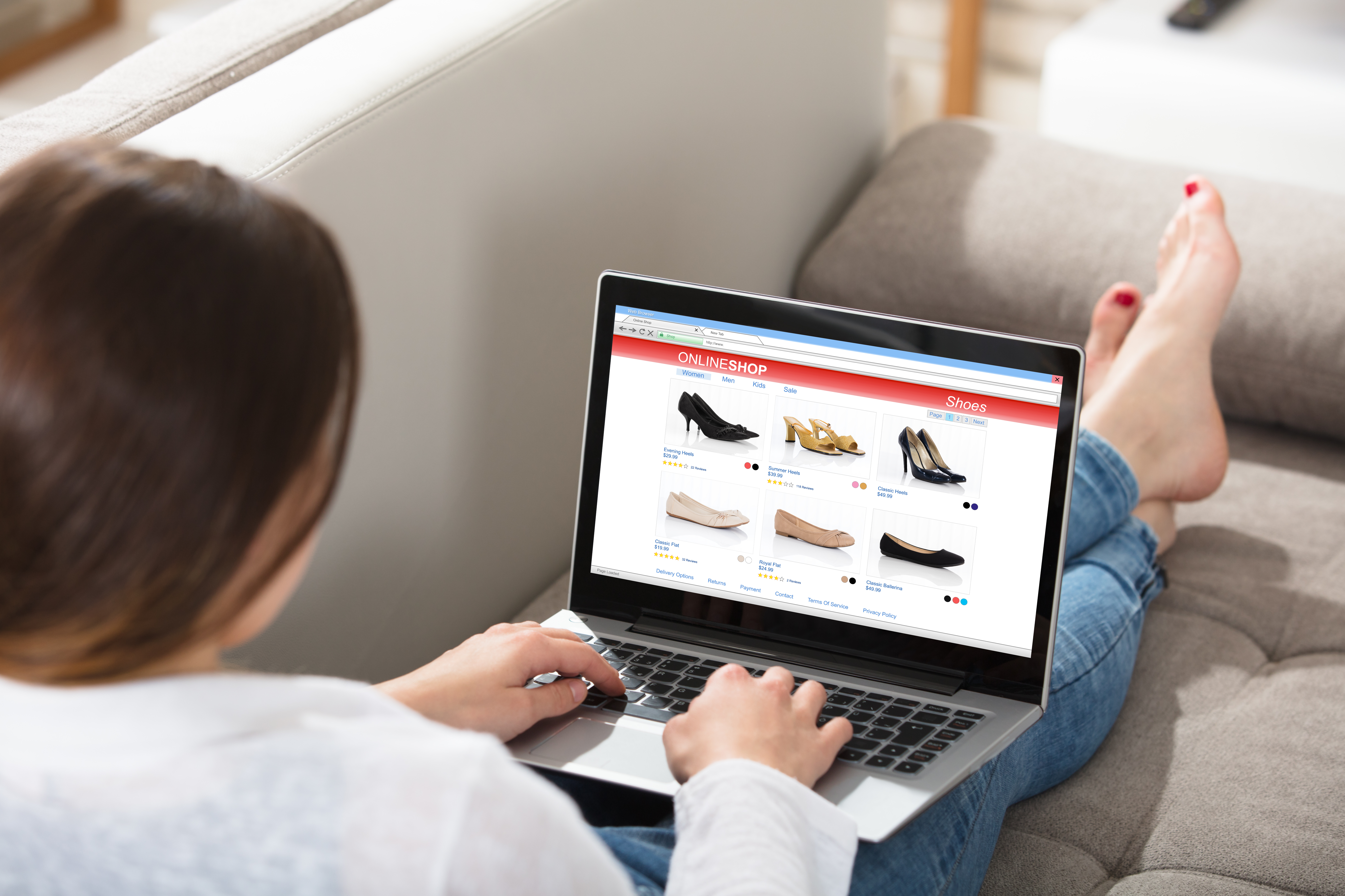 Girl from Europe buying shoes on a US based eCommerce site with international shipping options
